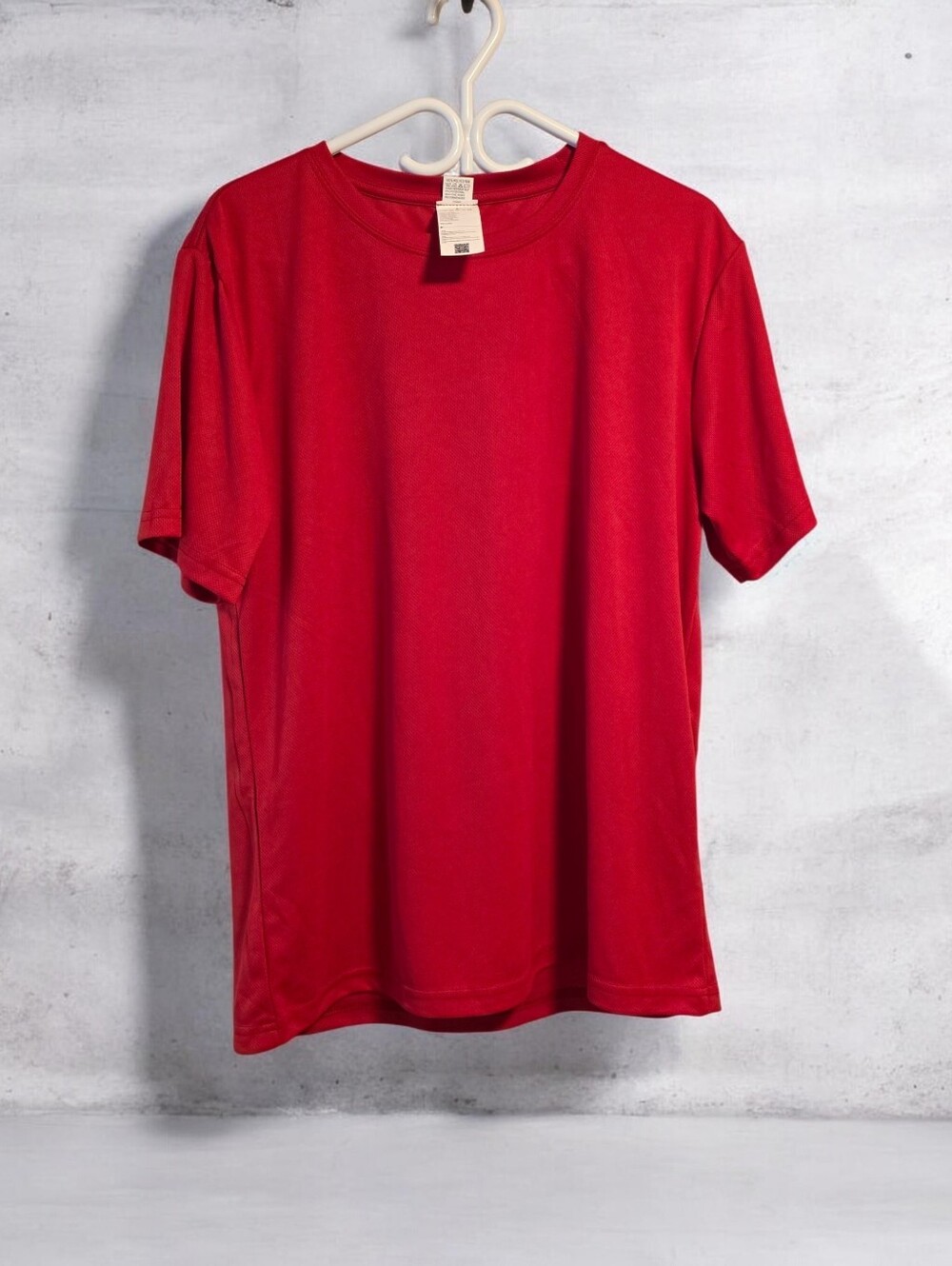 **Men’s Red Athletic Performance T-Shirt Size Large**